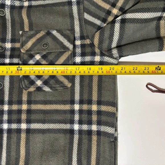 RealTree Men's Small Green Plaid Shirt - Picture 8 of 9